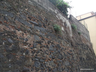 tania fortificata-Bastione di san Giovanni via Gulisano 24-11-2014 16-08-33